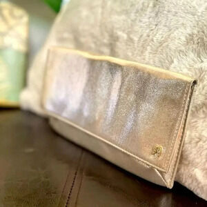 VICTORIA SECRET LIMITED EDITION DUSTY GOLD MAKEUP CASE/ WALLET